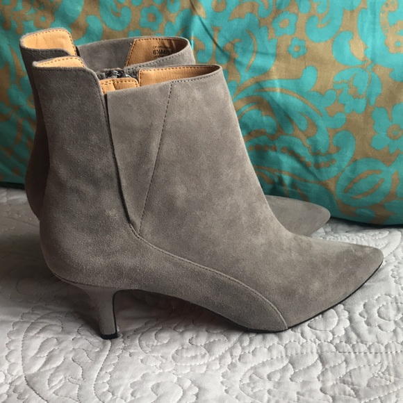 Gray suede boot - Picture 4 of 7